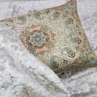 روبالشتی طرح نسترن طلایی ترمه پورهادی – مناسب جهیزیه