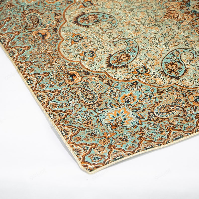 بافت زری‌دار و تراکم بالای طرح نسترن روی پارچه ترمه