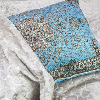 روبالشتی ترمه آبی عقیق یزد طرح یاس – مناسب خواب و استراحت