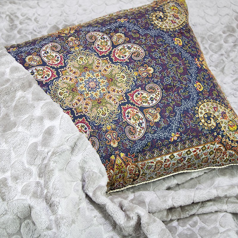 جفت روبالشتی ترمه سرمه‌ای طرح میخک عقیق یزد – کد 1631