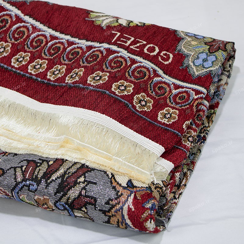  روفرشی گرد قرمز در آشپزخانه